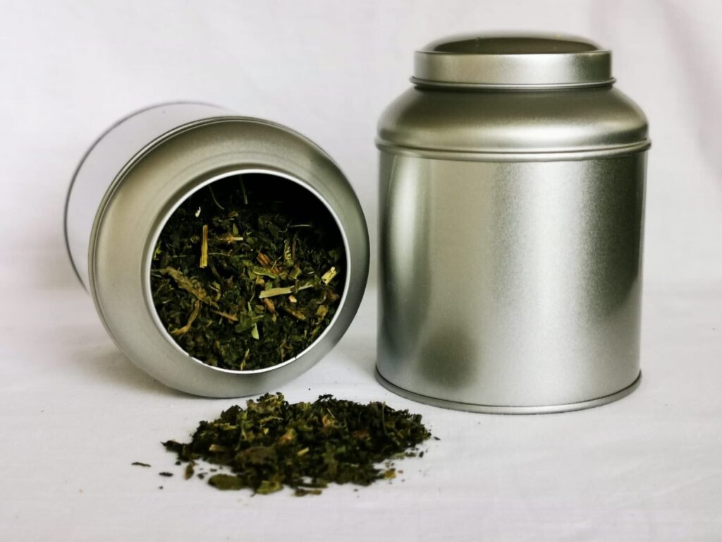 Brandnetelthee tijdens zwangerschap: voordelen en werking www.mama-thee.nl